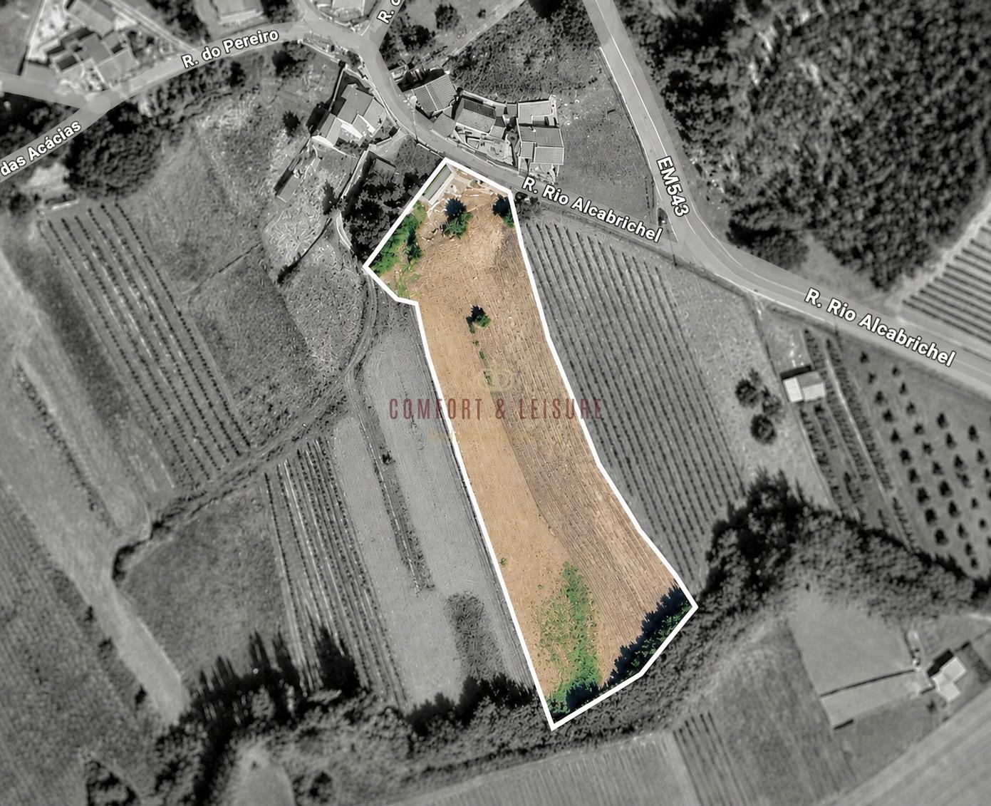 Terreno para construção localizado na Aldeia Grande, Maxial