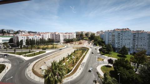 Apartamento com 4 quartos, 2 wc, parqueamento e arrecadação na Ramada, Odivelas