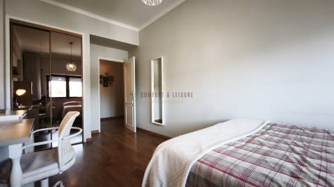 Apartamento com 4 quartos, 2 wc, parqueamento e arrecadação na Ramada, Odivelas