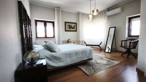 Apartamento com 4 quartos, 2 wc, parqueamento e arrecadação na Ramada, Odivelas