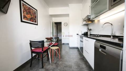 Apartamento com 4 quartos, 2 wc, parqueamento e arrecadação na Ramada, Odivelas