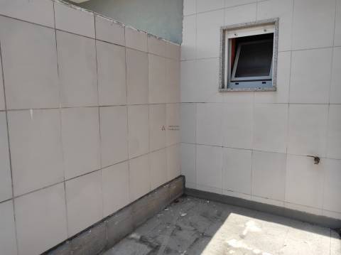 Apartamento T4 duplex à venda em Esgueira em prédio com elevador.