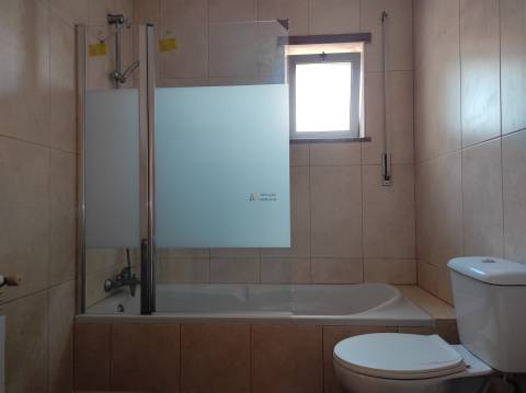 Apartamento T4 duplex à venda em Esgueira em prédio com elevador.