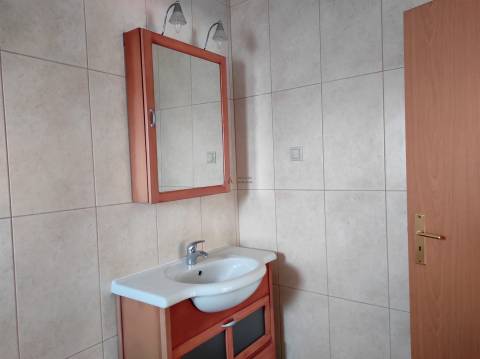 Apartamento T4 duplex à venda em Esgueira em prédio com elevador.