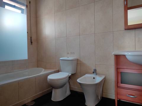 Apartamento T4 duplex à venda em Esgueira em prédio com elevador.