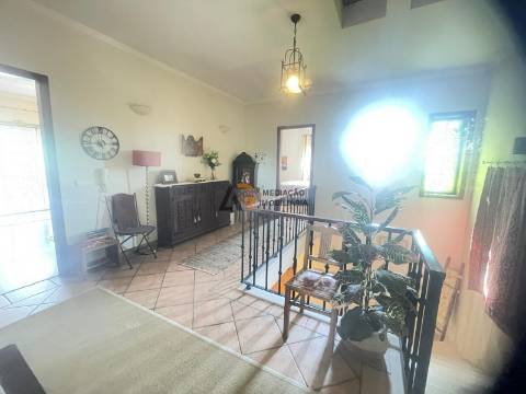 Moradia T4+1 com terreno à venda em OIã