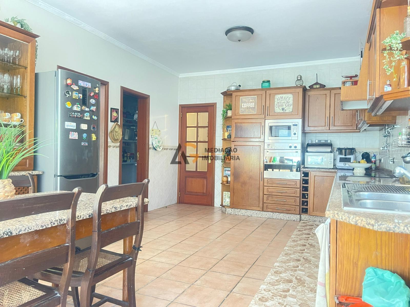 Moradia T4+1 com terreno à venda em OIã