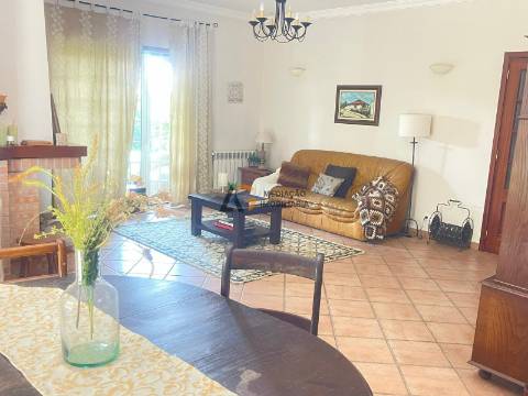 Moradia T4+1 com terreno à venda em OIã