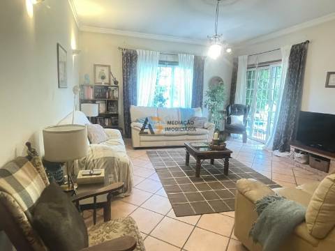 Moradia T4+1 com terreno à venda em OIã