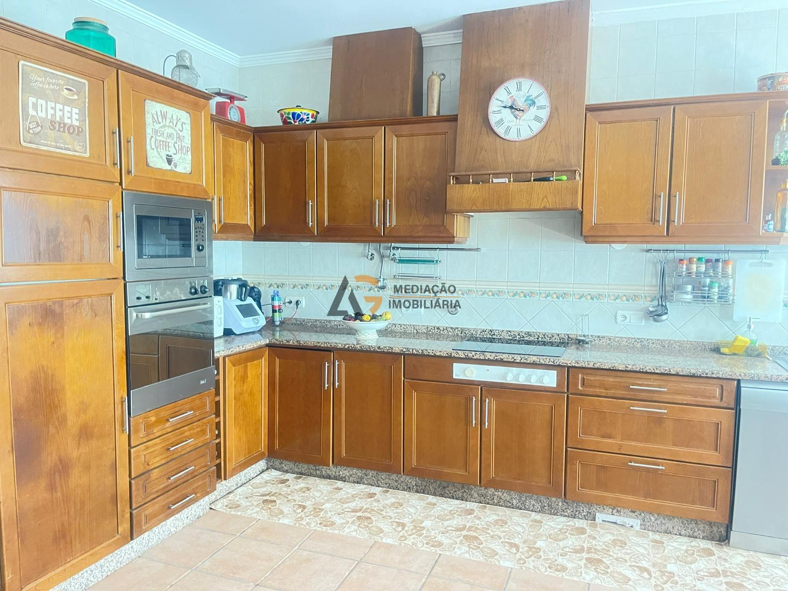 Moradia T4+1 com terreno à venda em OIã
