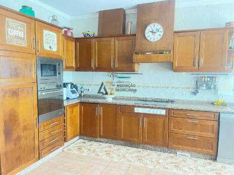 Moradia T4+1 com terreno à venda em OIã