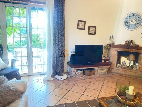 Moradia T4+1 com terreno à venda em OIã