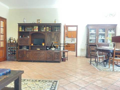 Moradia T4+1 com terreno à venda em OIã