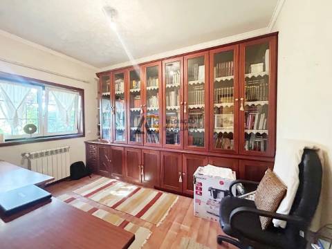 Moradia T4+1 com terreno à venda em OIã