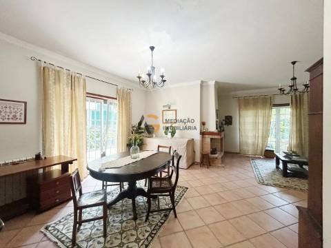 Moradia T4+1 com terreno à venda em OIã