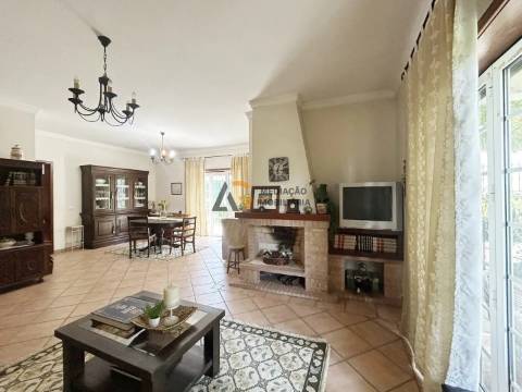 Moradia T4+1 com terreno à venda em OIã