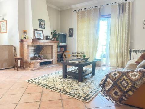 Moradia T4+1 com terreno à venda em OIã