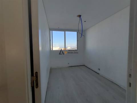 Apartamento T0+2 com Excelente Luz Natural e Localização Privilegiada com vista ria – Gafanha da Naz