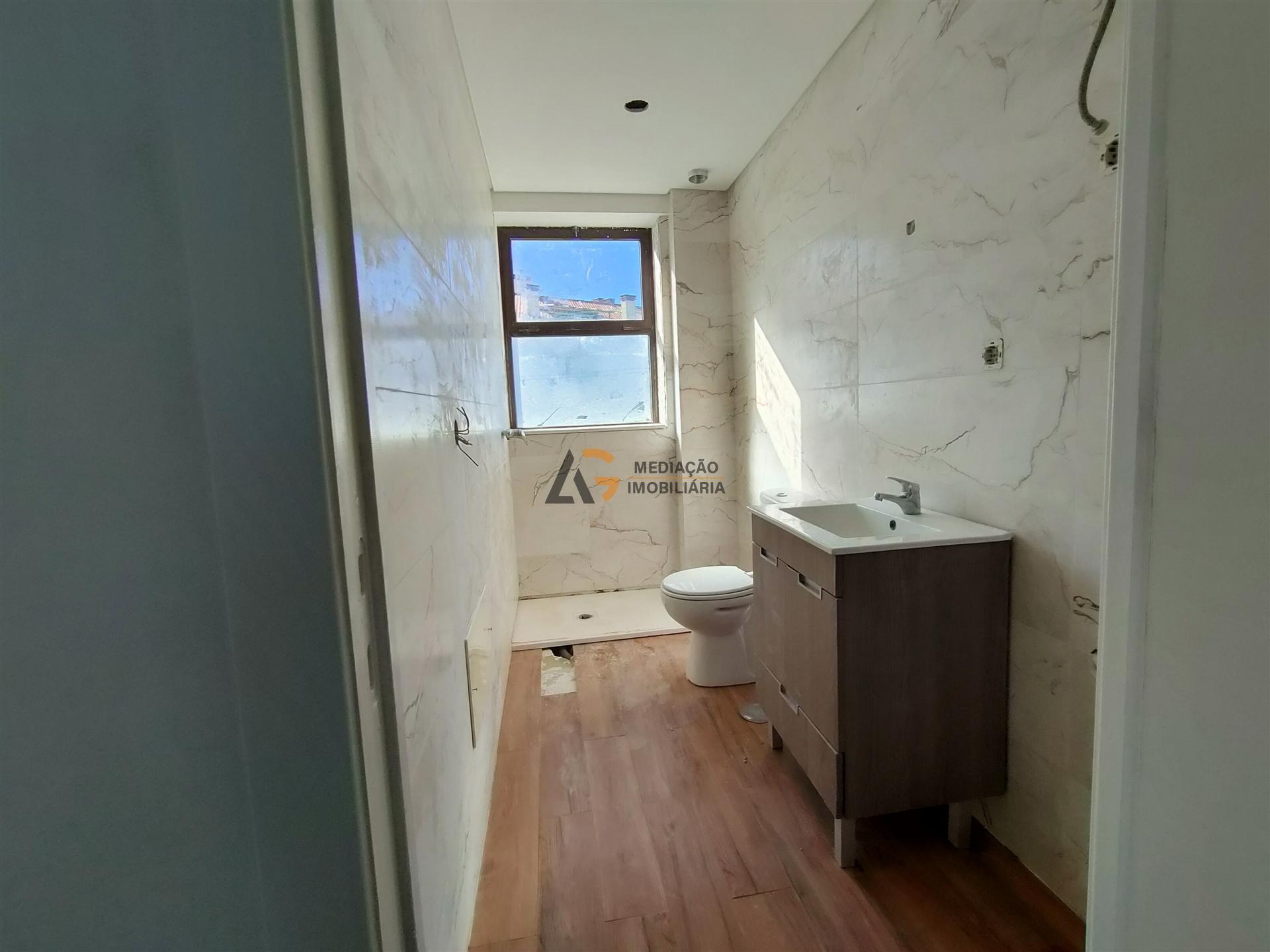 Apartamento T0+2 com Excelente Luz Natural e Localização Privilegiada com vista ria – Gafanha da Naz