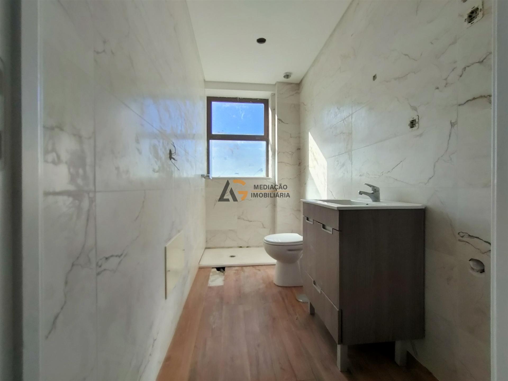 Apartamento T0+2 com Excelente Luz Natural e Localização Privilegiada com vista ria – Gafanha da Naz