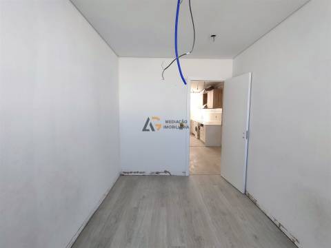 Apartamento T0+2 com Excelente Luz Natural e Localização Privilegiada com vista ria – Gafanha da Naz