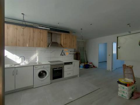 Apartamento T0+2 com Excelente Luz Natural e Localização Privilegiada com vista ria – Gafanha da Naz