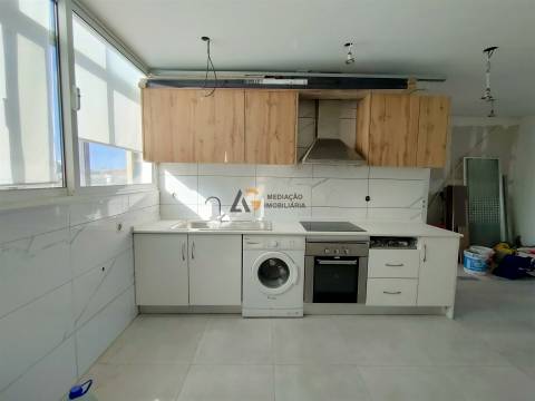 Apartamento T0+2 com Excelente Luz Natural e Localização Privilegiada com vista ria – Gafanha da Naz