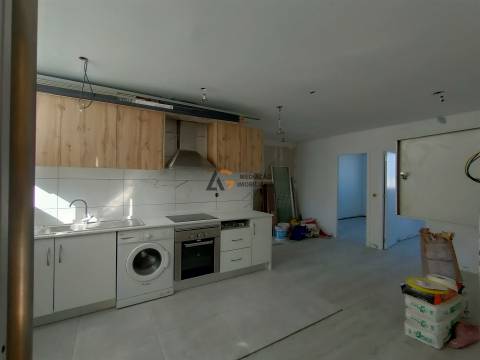 Apartamento T0+2 com Excelente Luz Natural e Localização Privilegiada com vista ria – Gafanha da Naz