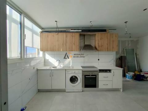 Apartamento T0+2 com Excelente Luz Natural e Localização Privilegiada com vista ria – Gafanha da Naz