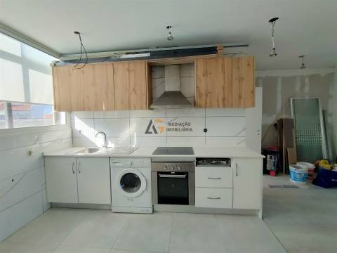 Apartamento T0+2 com Excelente Luz Natural e Localização Privilegiada com vista ria – Gafanha da Naz