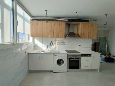 Apartamento T0+2 com Excelente Luz Natural e Localização Privilegiada com vista ria – Gafanha da Naz