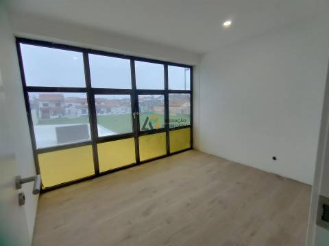 Apartamento T0+1 com Excelente Luz Natural e Localização Privilegiada  – Gafanha da Nazaré