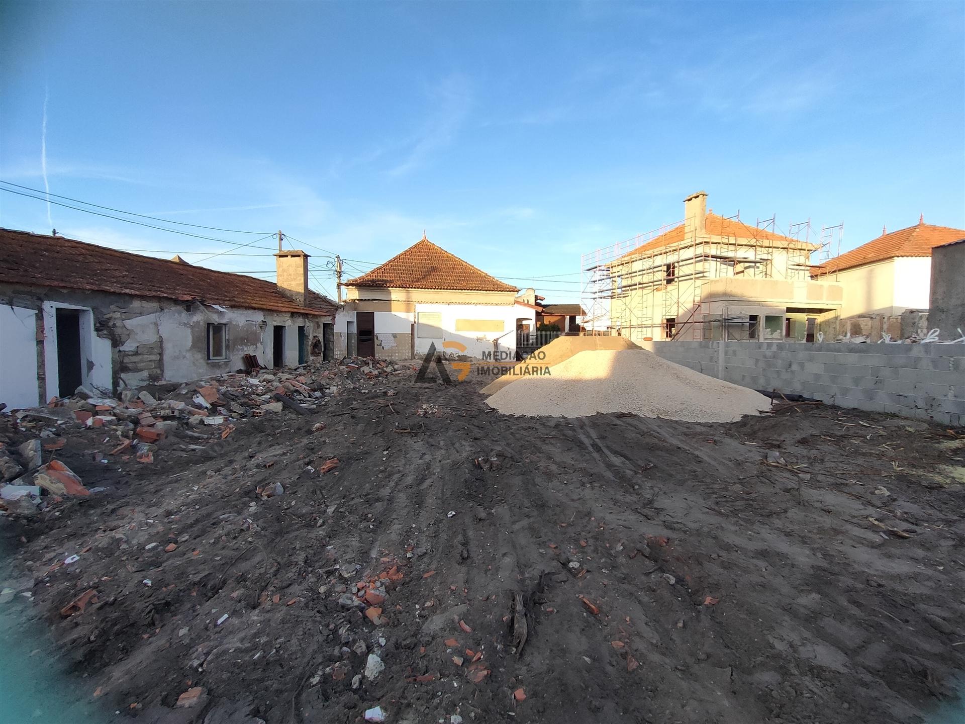 Terreno urbano com 22 metros de frente exclusivo no coração da Gafanha da Nazaré