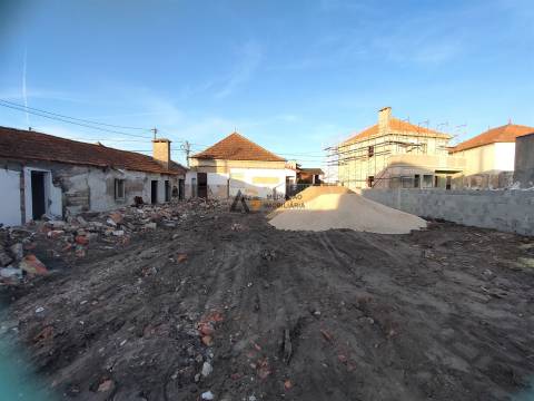 Terreno urbano com 22 metros de frente exclusivo no coração da Gafanha da Nazaré