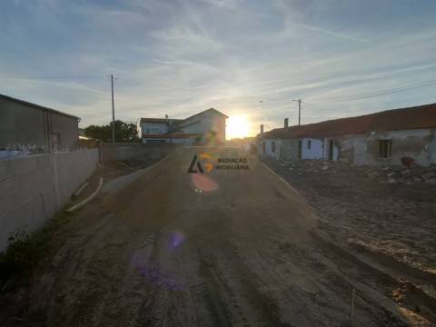 Terreno urbano com 22 metros de frente exclusivo no coração da Gafanha da Nazaré