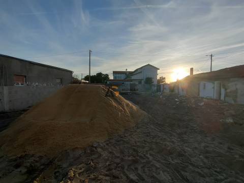 Terreno urbano com 22 metros de frente exclusivo no coração da Gafanha da Nazaré