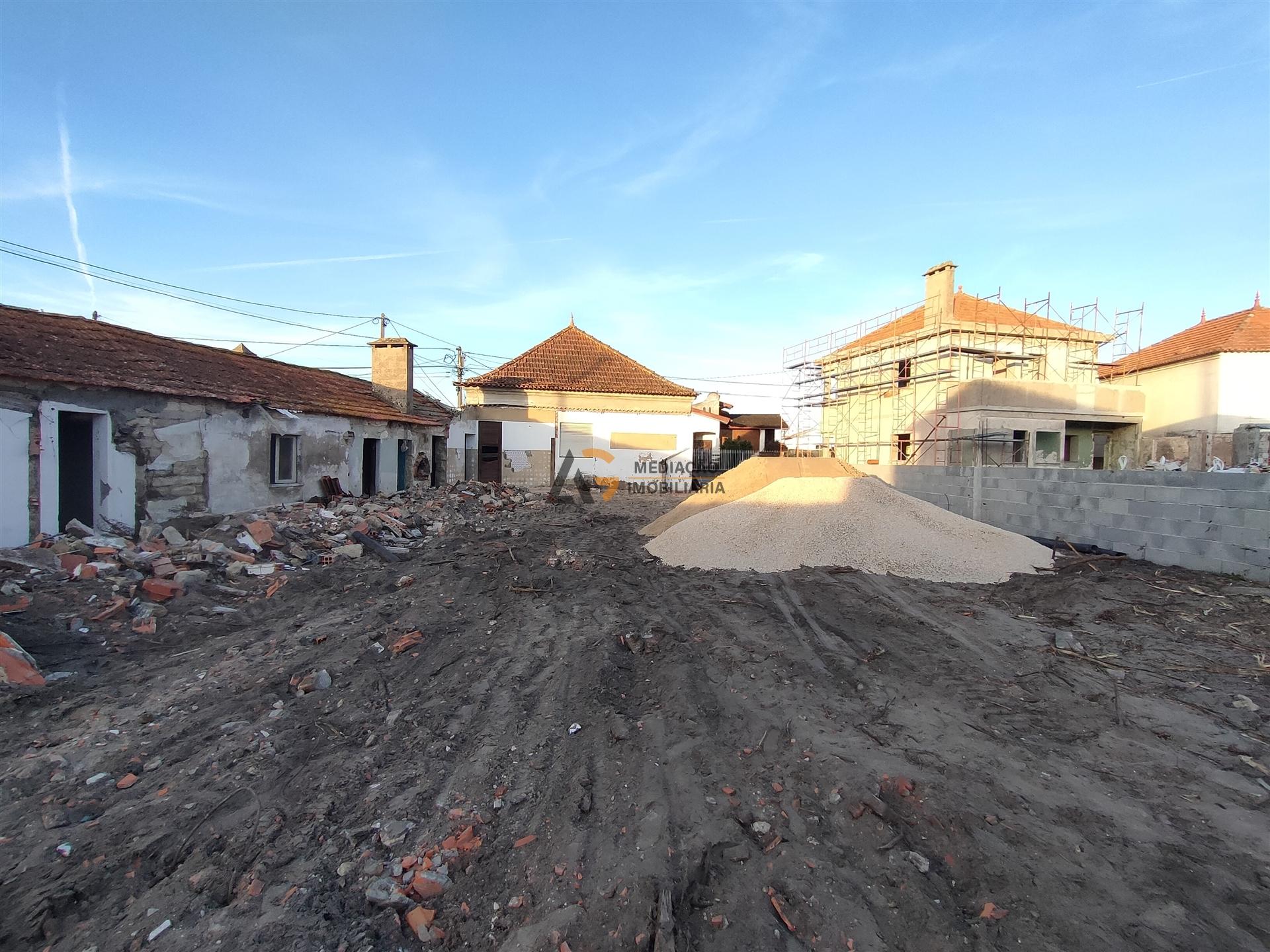 Terreno urbano com 22 metros de frente exclusivo no coração da Gafanha da Nazaré