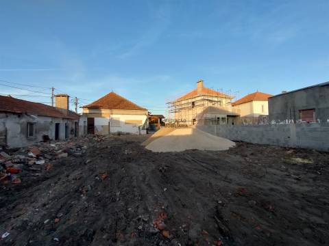 Terreno urbano com 22 metros de frente exclusivo no coração da Gafanha da Nazaré