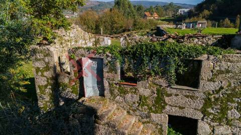 Moradia p/ recuperar - Rossas, Vieira do Minho