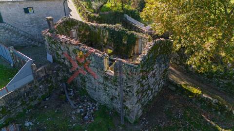 Moradia p/ recuperar - Rossas, Vieira do Minho