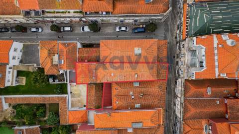 Localizado no centro de Viana do Castelo, na Rua Manuel Espregueira
