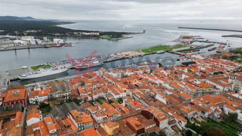 Localizado no centro de Viana do Castelo, na Rua Manuel Espregueira