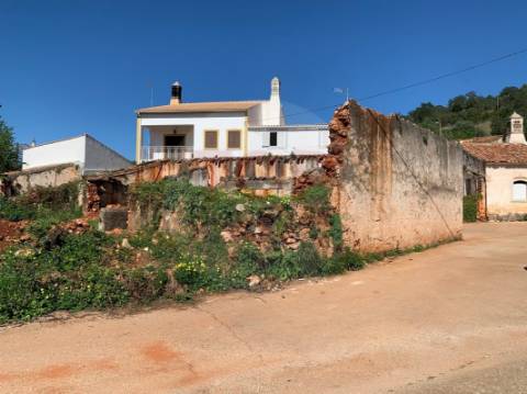 Terreno com ruína - construção de moradia unifamiliar