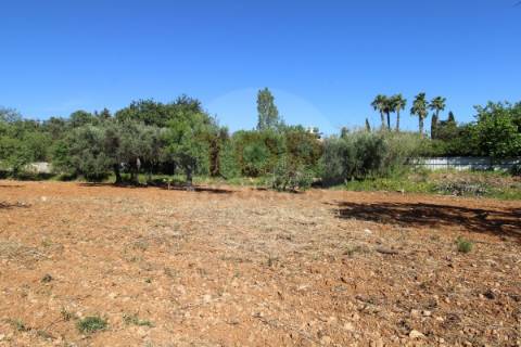 Terreno urbano destinado a construção de moradias unifamiliares