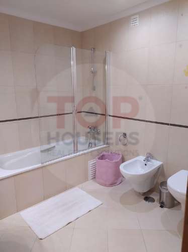 Apartamento T4 no Montenegro com dois lugares de parqueamento e uma arrecadação