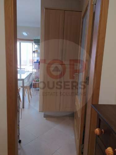 Apartamento T4 no Montenegro com dois lugares de parqueamento e uma arrecadação