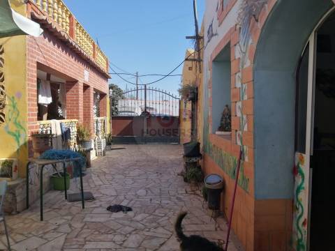 Moradia T4 com várias divisões