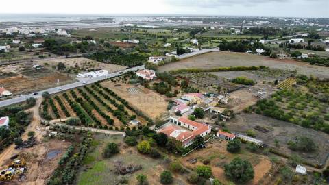 Moradia T4 com várias divisões