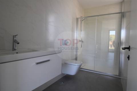 Moradia T3 Nova com piscina - Fuseta
