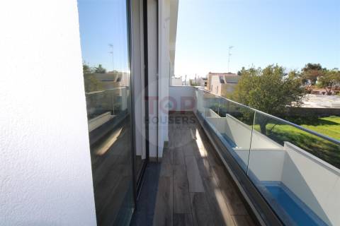 Moradia T3 Nova com piscina - Fuseta
